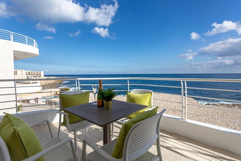 Apartmán Waters-Edge Complex Marsaskala Exteriér fotografie